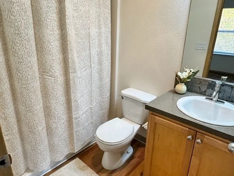 Louis York Apartments — Photo 12