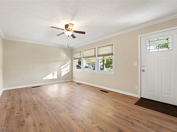 3rd image of 125 Coronado Ct