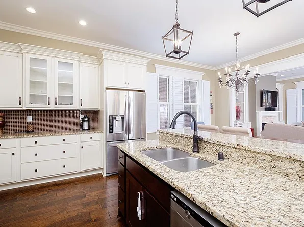 10908 Kings Crown Dr, Prospect, KY 40059