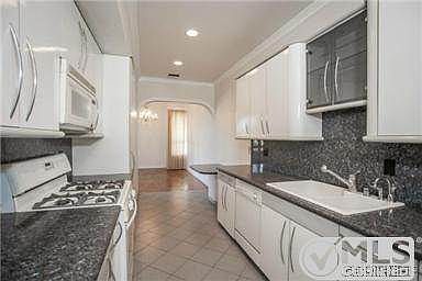 5th image of 5330 Yarmouth Ave Unit 315