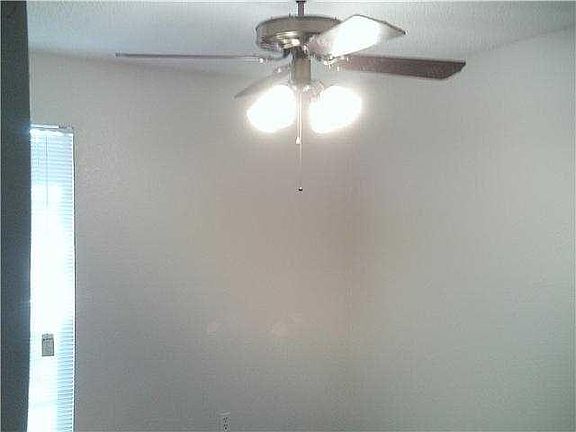 5th image of 1015 E Yager Ln Unit 25