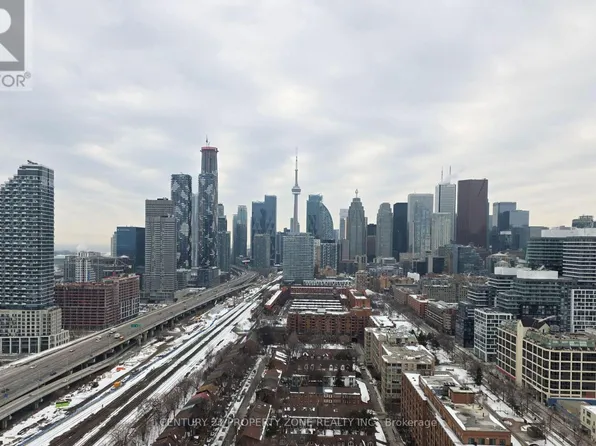 35 Parliament St #2707, Toronto, ON M5A 4R2