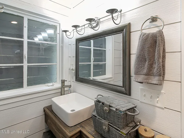 1849 Parkridge Dr — Photo 26