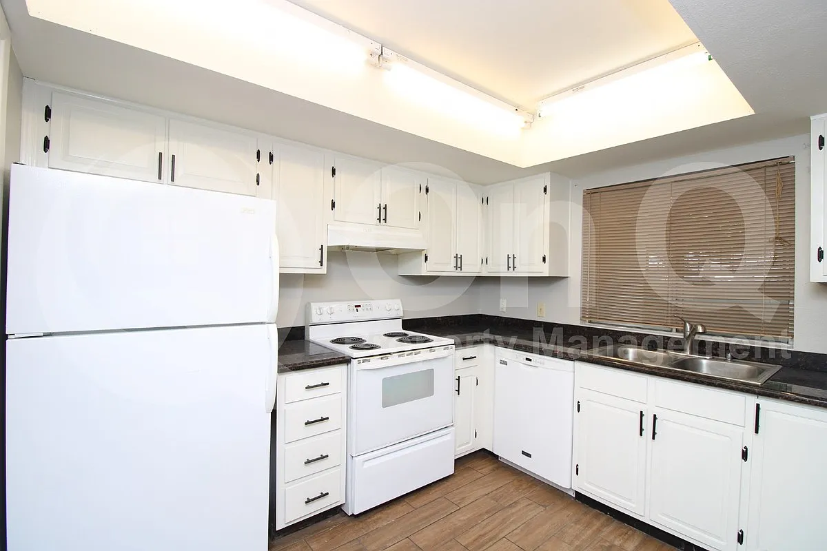 3 bed, 2.5 bath, 1707 sqft, $2,250 — Photo 3