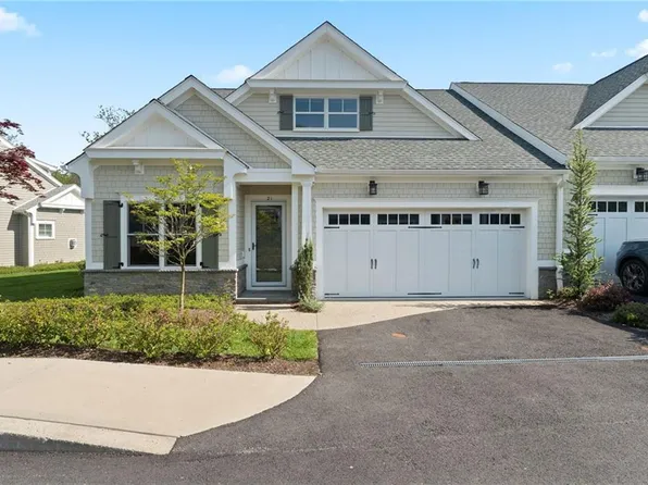 21 Middleberry Ln, East Greenwich, RI 02818