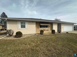 512 N Division Ave, Madison, SD 57042