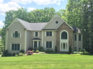 6 Hawthorne Ln, Hopkinton, MA 01748