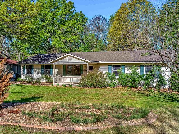 3rd image of 3725 Oakwood Dr