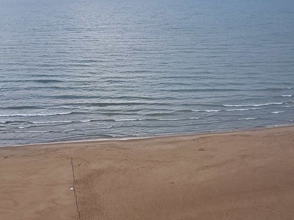Gorgeous views of the beach and lake from all wind