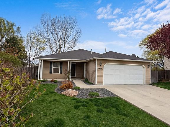 2nd image of 16056 N Pelican Butte Dr