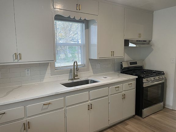 5th image of 621 S 8th Street Dr