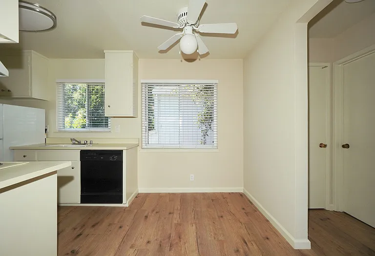 417 Del Medio Ave — Photo 7