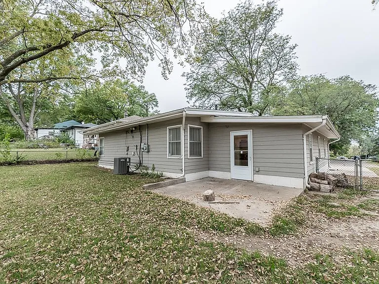 4925 Browne St — Photo 3
