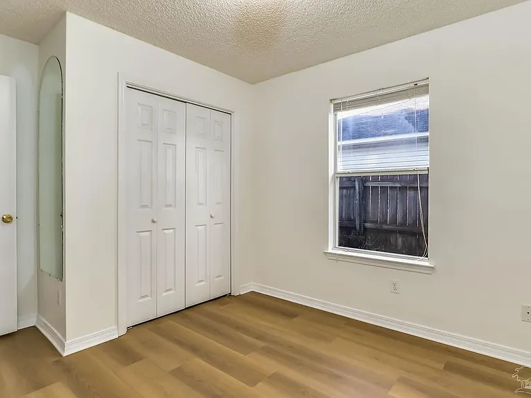 1108 Simpson St — Photo 21