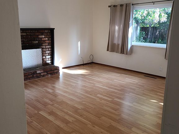 2nd image of 715 Vaquero Dr #2