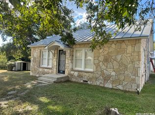 807 Cherry St, Bandera, TX 78003