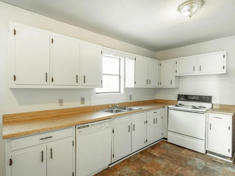126 Goodson Ave — Photo 14