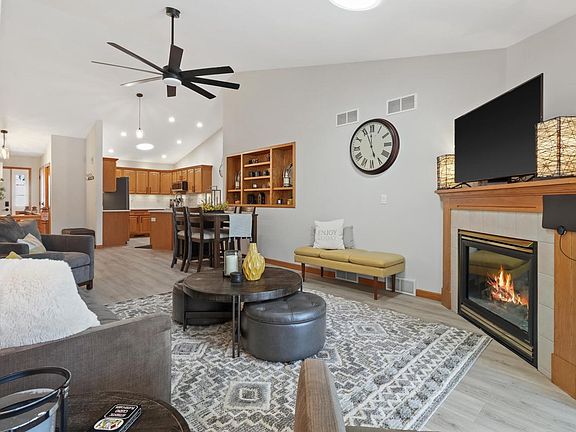 3rd image of 635 Cardinal WAY