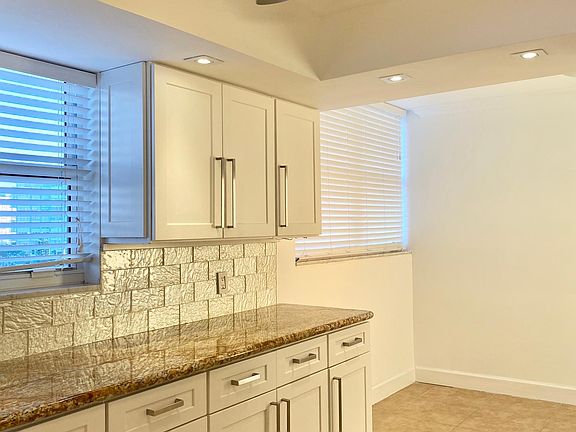 3rd image of 1175 NE Miami Gardens Dr