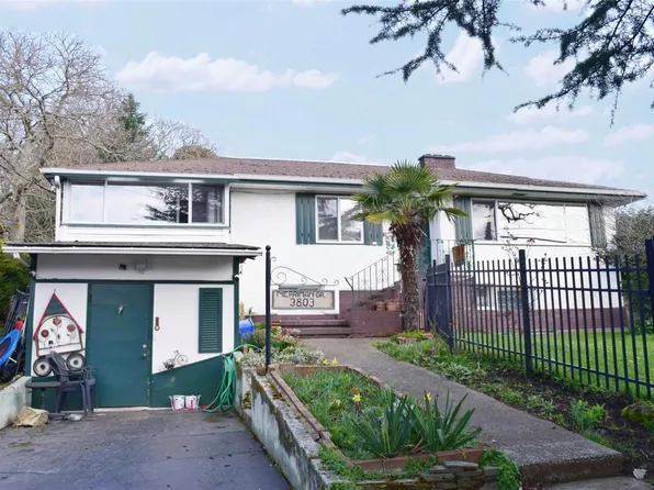 3803 Merriman Dr, Saanich, BC V8P 2S8