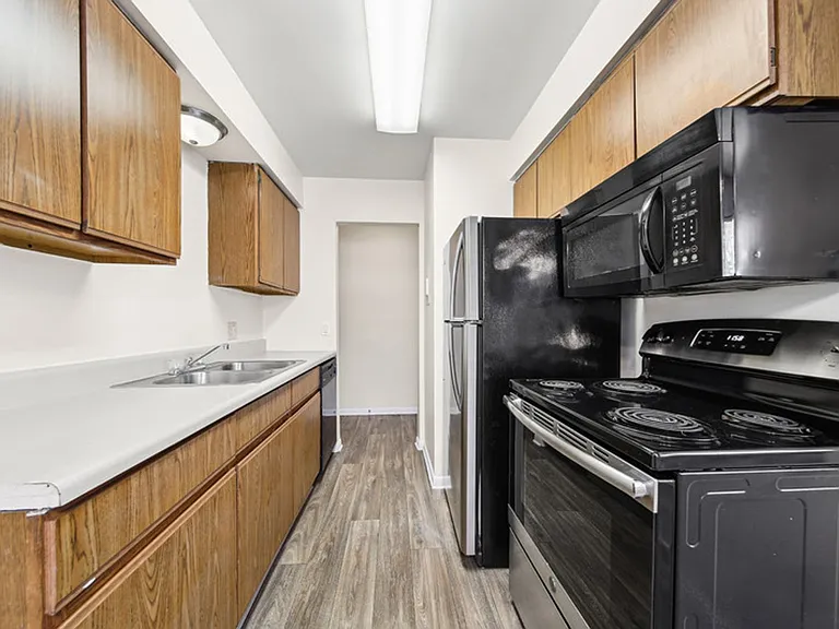 Williamsburg Apartments — Photo 37