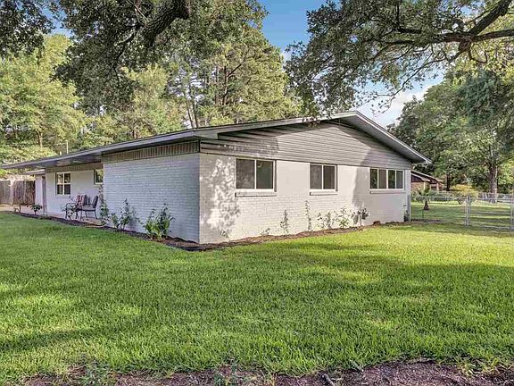 3rd image of 2028 Waunell Dr
