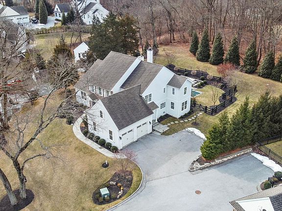2nd image of 909 Sorrell Hill Dr
