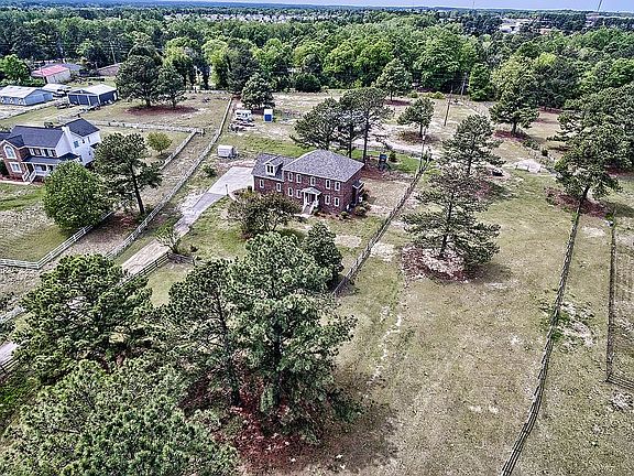 2nd image of 225 Pisgah Ct