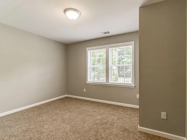 567 Ashburton Ave — Photo 10