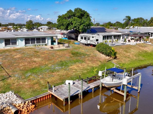 683 SE Harborview Dr