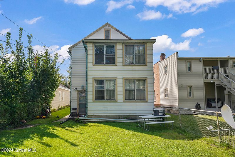 5th image of 2416 4th Avenue