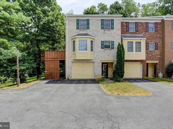 327 Valley View Dr #15, Waynesboro, PA 17268