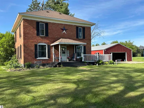 1902 W 46th Rd, Cadillac, MI 49601