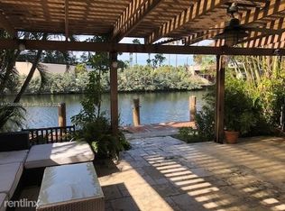 2603 S Parkview Dr, Hallandale, FL 33009