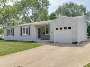 236 Magnolia Dr, Bloomington, IL