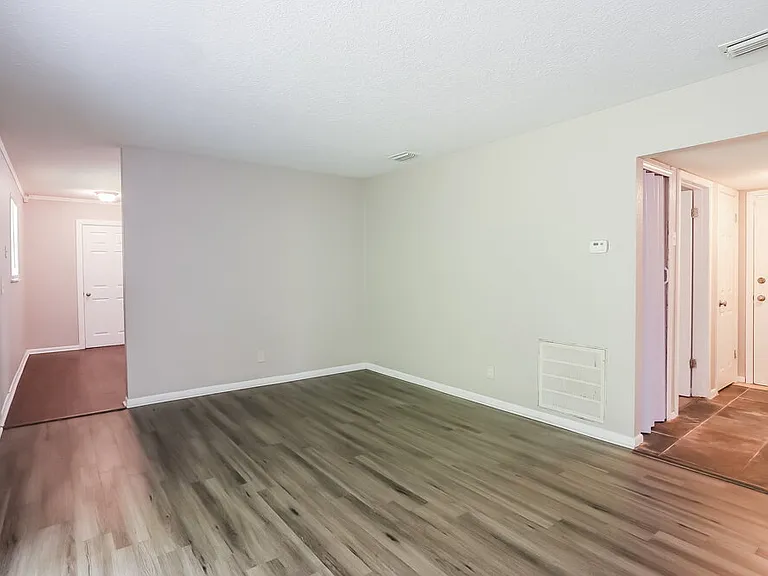 6812 Hawkins Ct — Photo 12