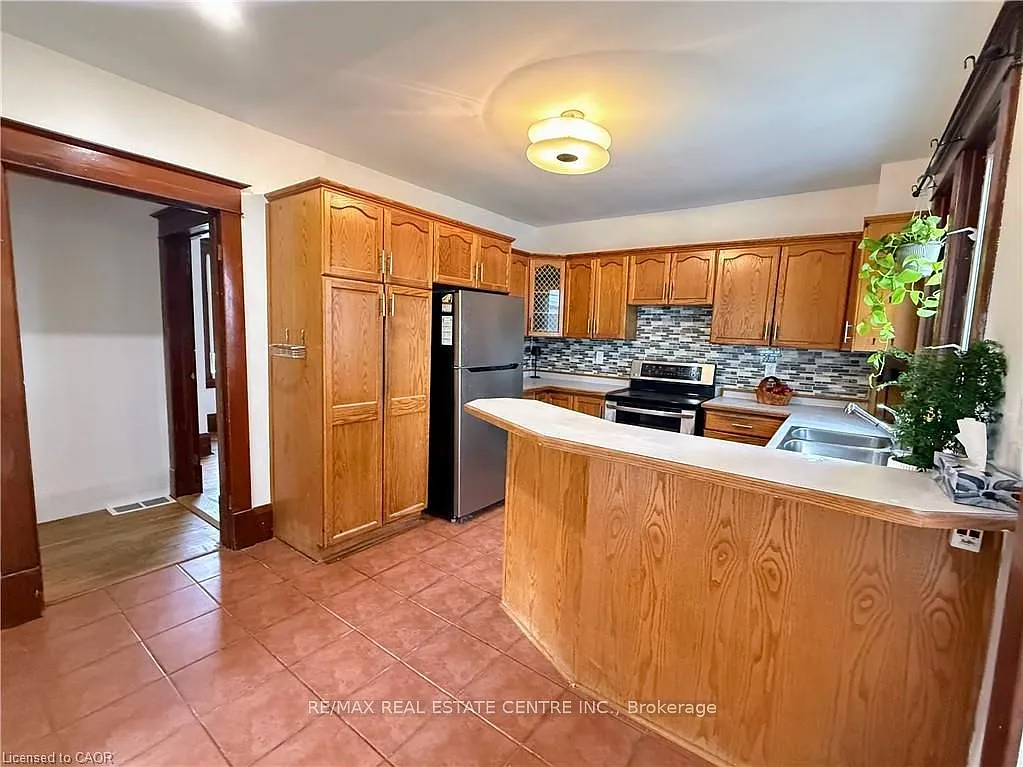 3 bed, $2,400 — Photo 3