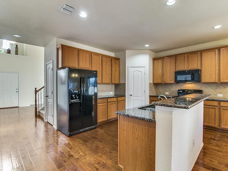 9400 Harrell Dr — Photo 8