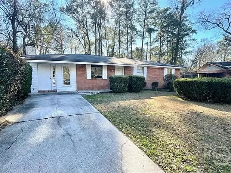 320 Chatham Villa Dr — Photo 1