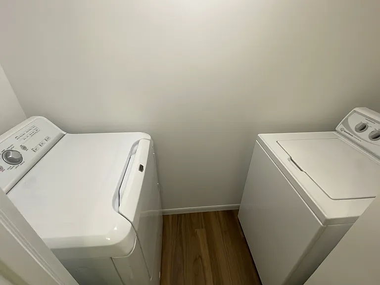 404 S Hennepin Ave — Photo 11