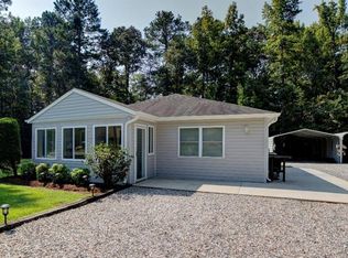 122 Greenway Dr, Hartfield, VA 23071