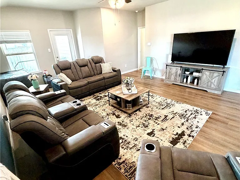6218 Raleigh Dr — Photo 5
