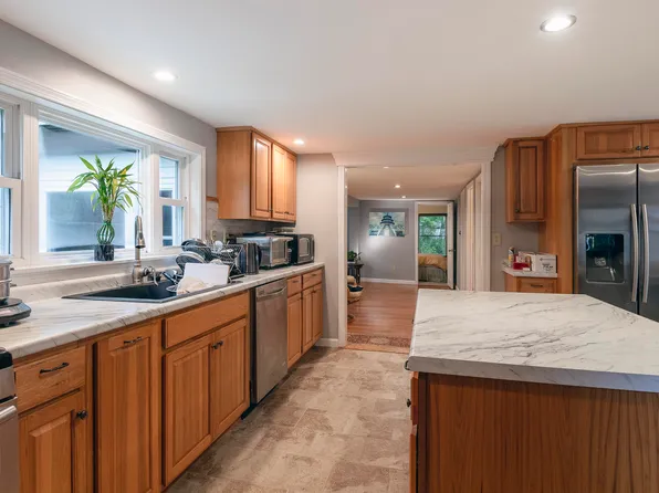 48 Oxford Street, Paris, ME 04281