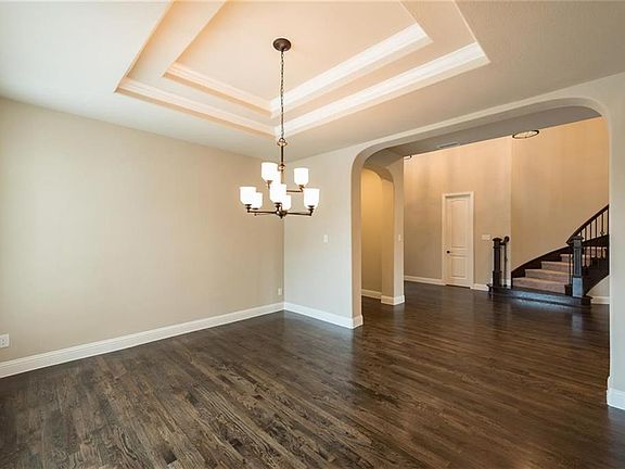5th image of 1800 Thackery Ln
