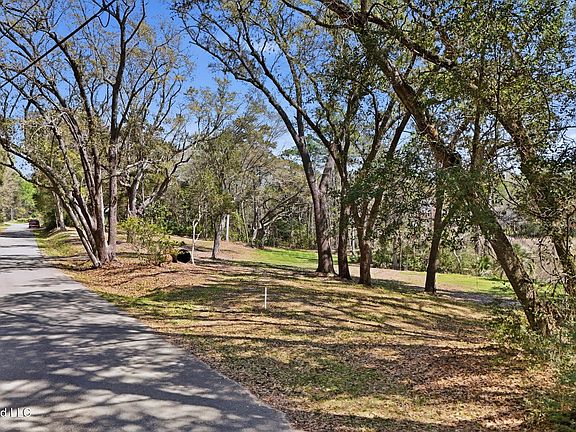 3rd image of Wild Oaks Dr