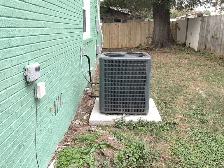 140 Douglas Aly — Photo 11