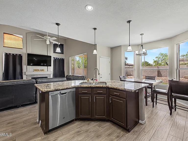 4518 E Rowel Rd — Photo 14