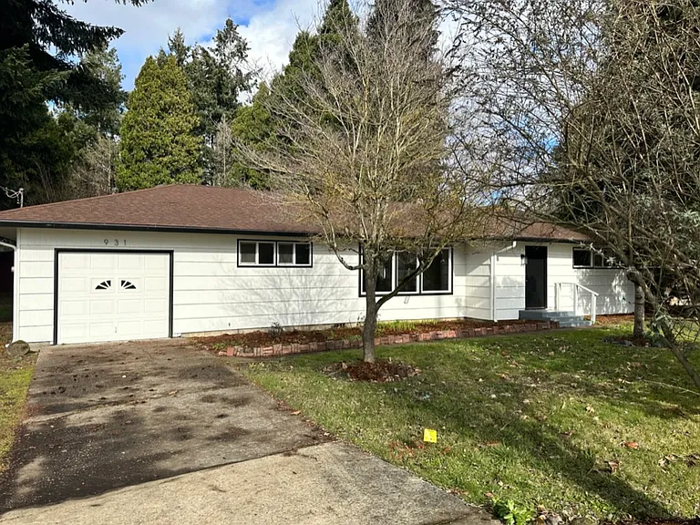 931 Chemawa Rd N — Photo 1