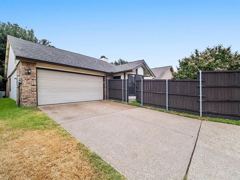 4424 Odessa Dr — Photo 32