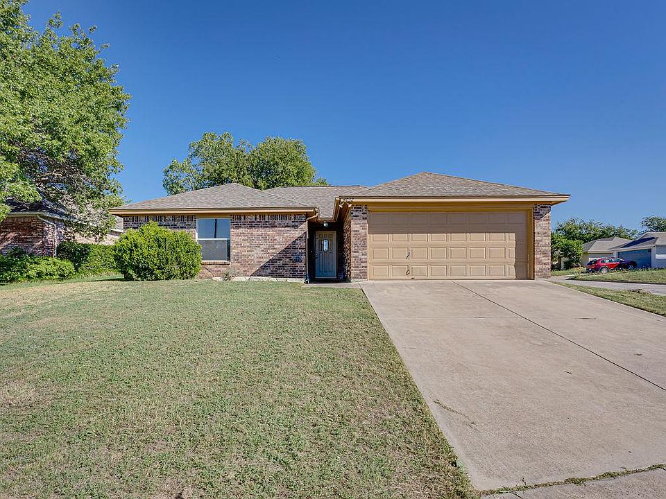 1st image of 4032 Devonaire Dr